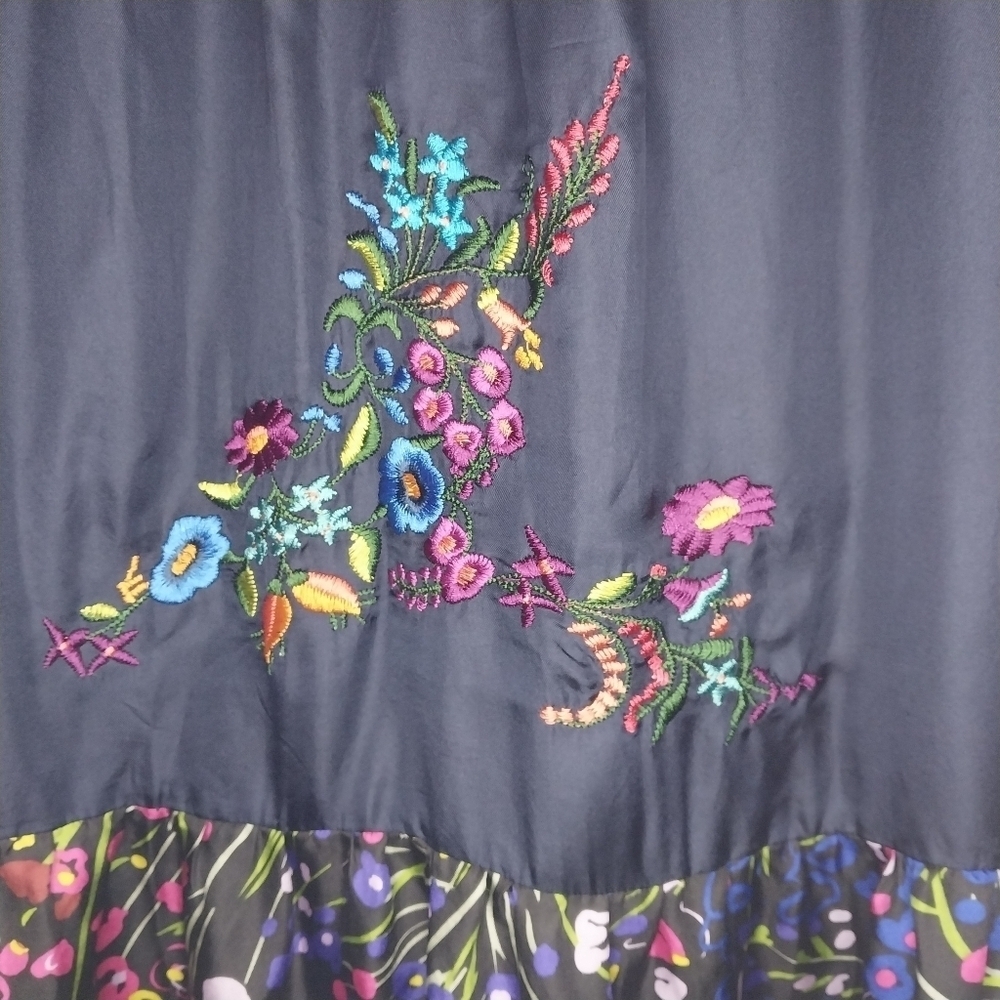 Anthropologie Fei Efflorescent Silk Floral BohoChic Folkloric V-Neck Dress - Picture 7 of 14
